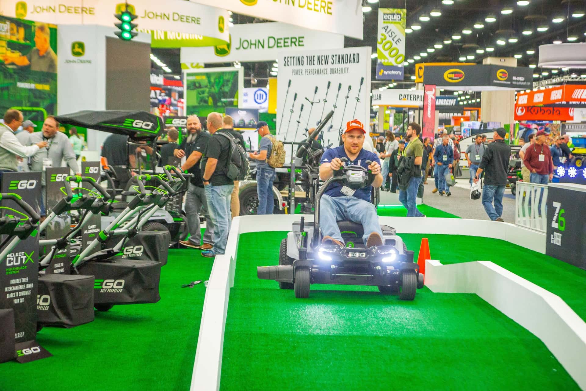 Infórmese sobre la tecnología: los contratistas de paisajismo prueban los últimos equipos en Equip Expo-650b2ad0-514d-4a01-a850-1a81605a3e2c